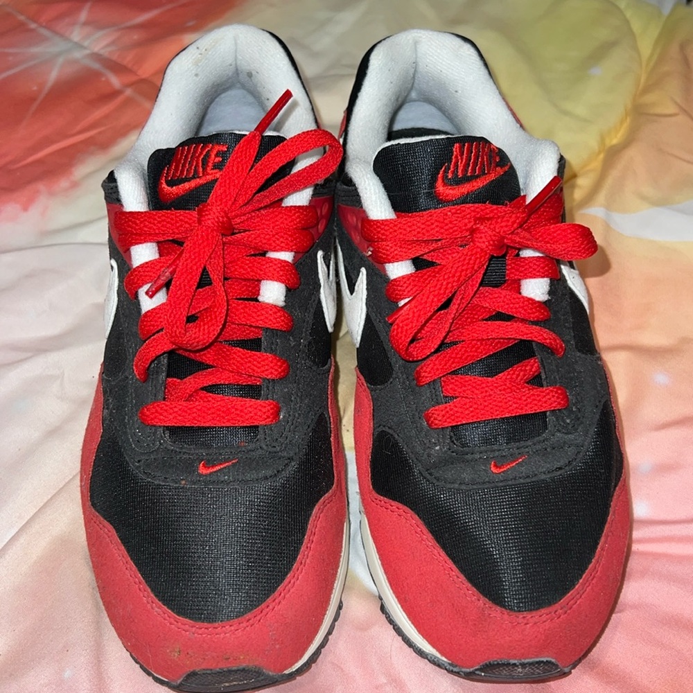 Woman’s Nike air max